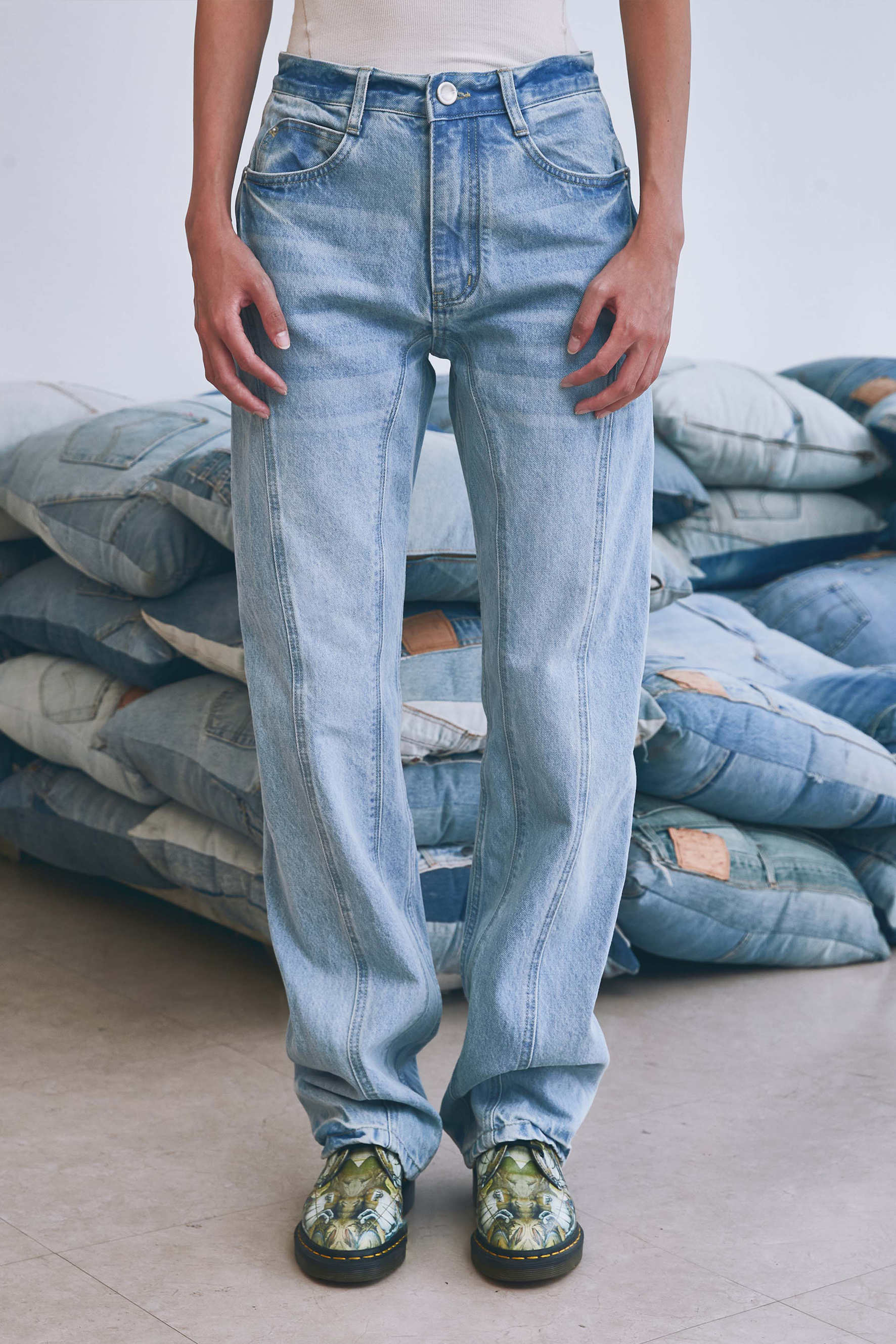 005 A ROUND JEANS