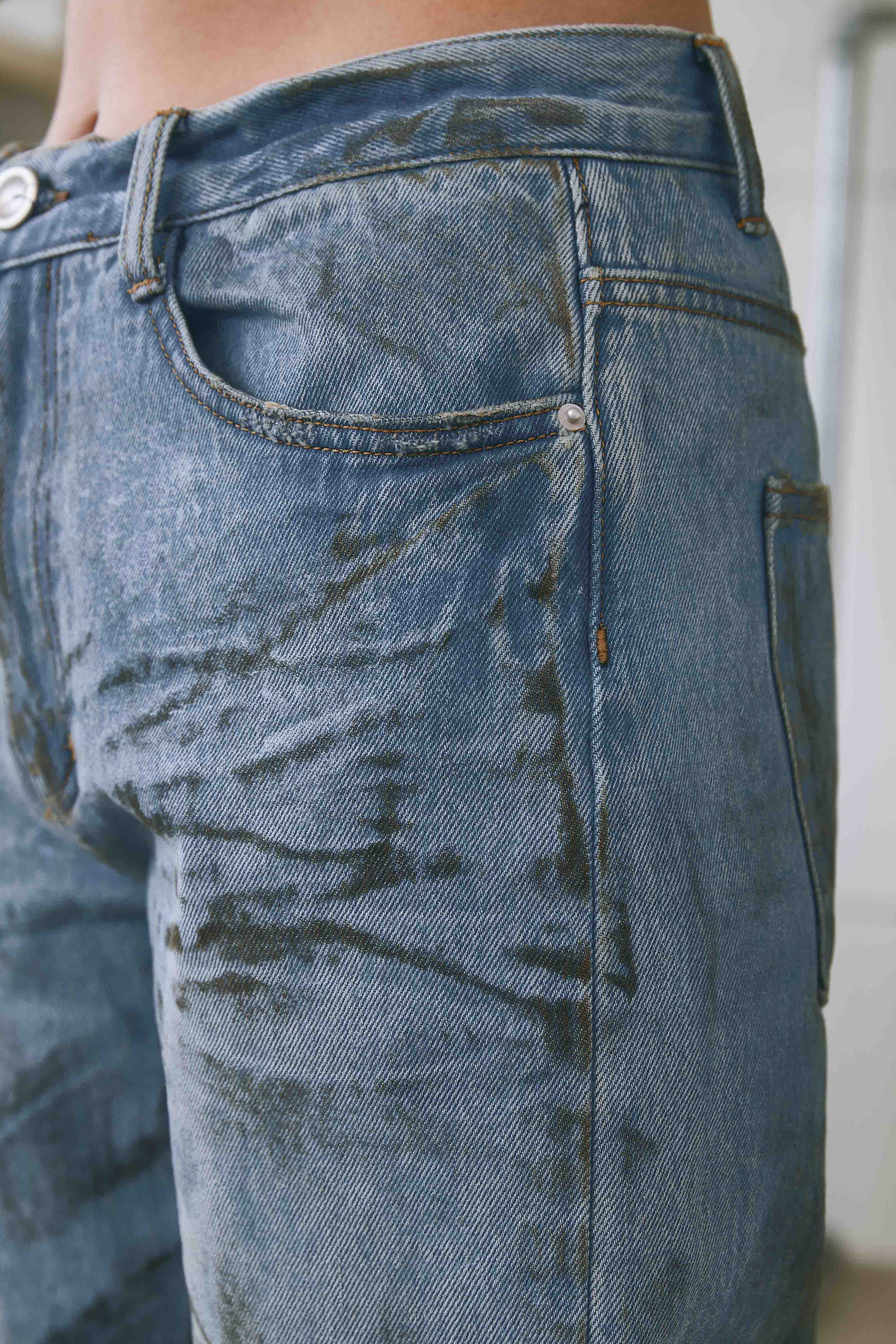0032 POLLUTED JEANS